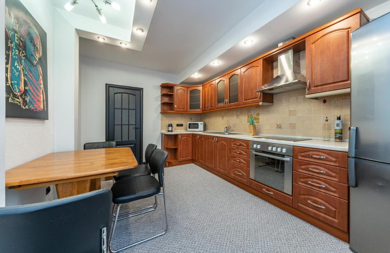 Modern 3 Bedroom Apartment كييف المظهر الخارجي الصورة